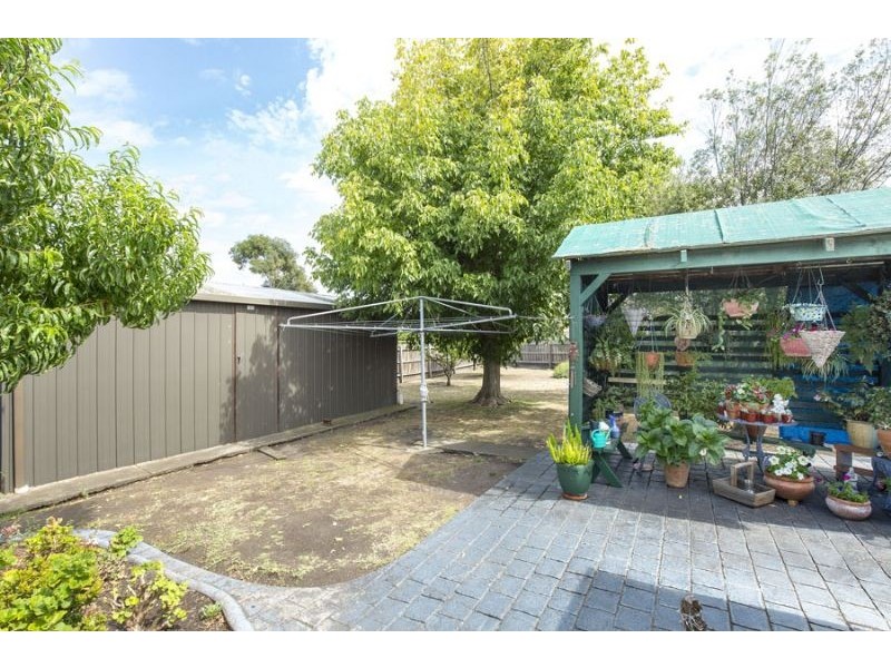 18 Barina Road, Oak Park VIC 3046