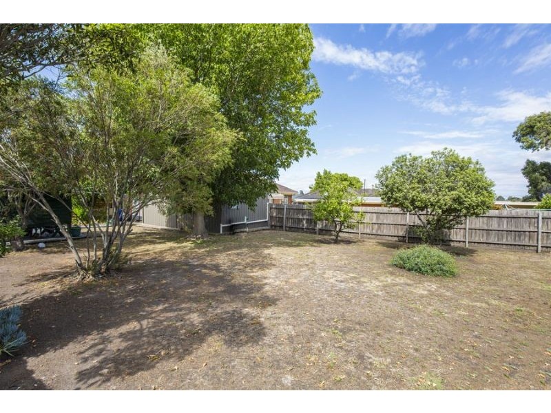 18 Barina Road, Oak Park VIC 3046