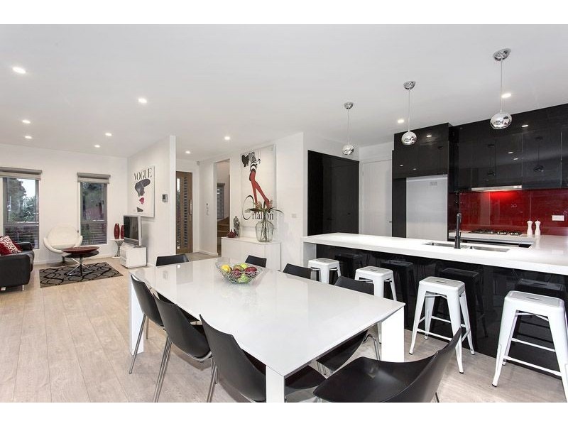 2C Lyons Street, Glenroy VIC 3046