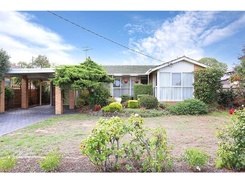 98 Snell Grove, Oak Park VIC 3046