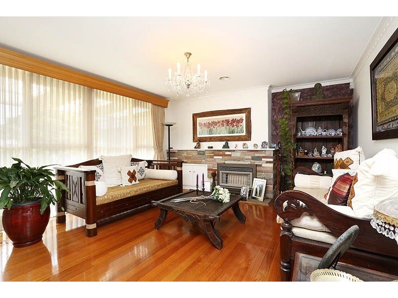 98 Snell Grove, Oak Park VIC 3046