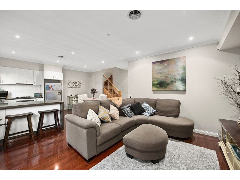 2C Francis Street, Oak Park VIC 3046