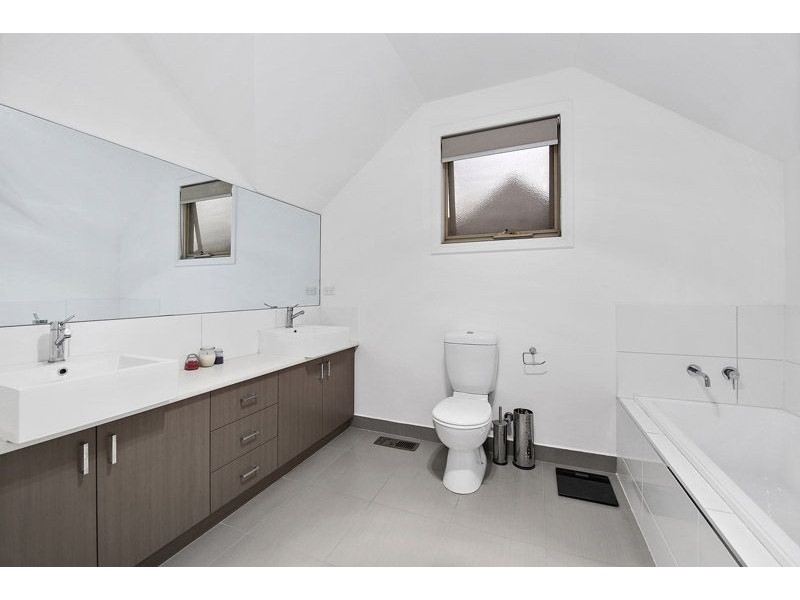 2C Francis Street, Oak Park VIC 3046