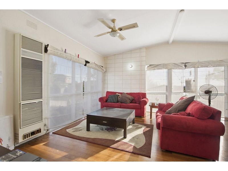 32 Corinella Crescent, Dallas VIC 3047