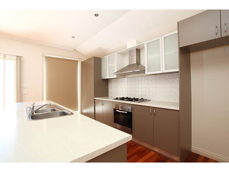 8 Strachan Street, Oak Park VIC 3046