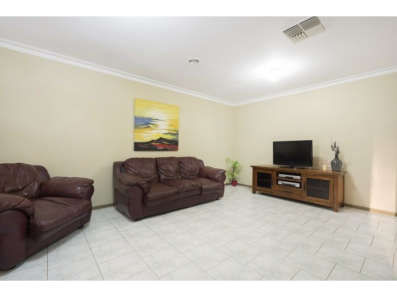 62 Dowding Close, Fawkner VIC 3060