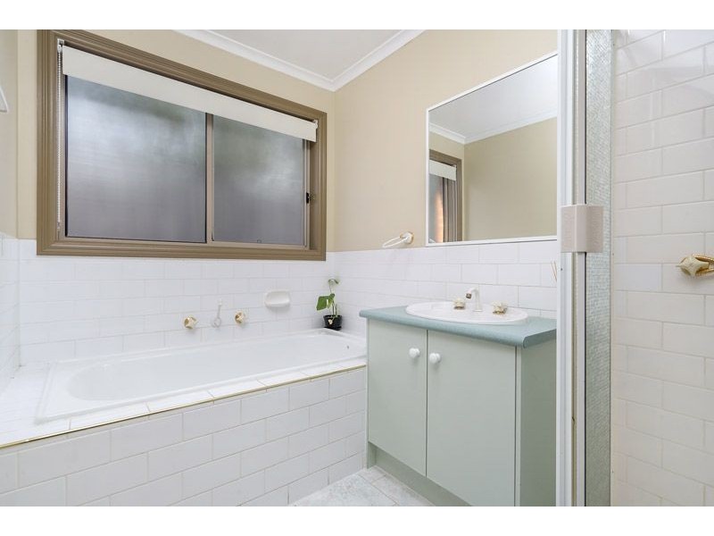 62 Dowding Close, Fawkner VIC 3060