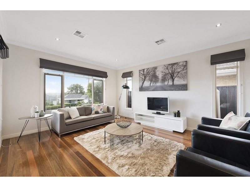 14 Summit Avenue, Oak Park VIC 3046