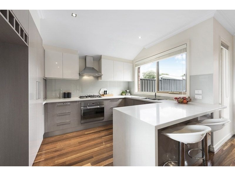 14 Summit Avenue, Oak Park VIC 3046