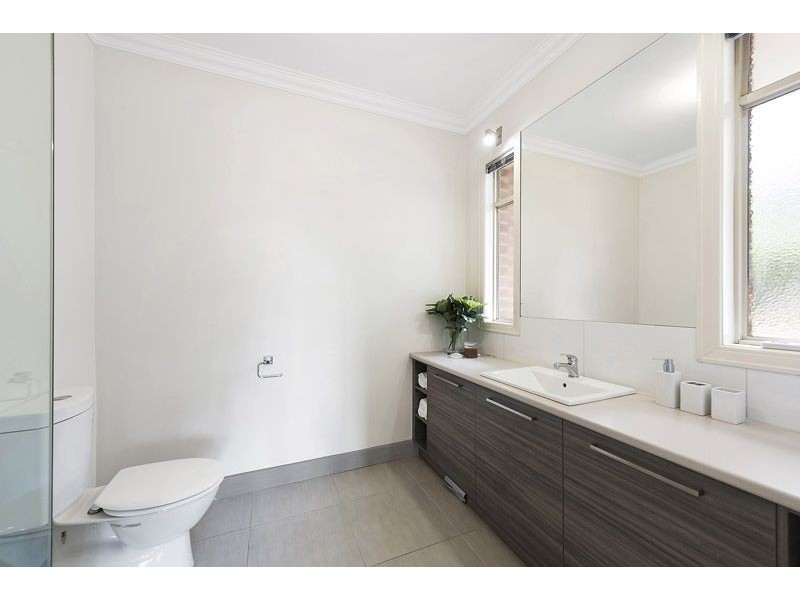 14 Summit Avenue, Oak Park VIC 3046