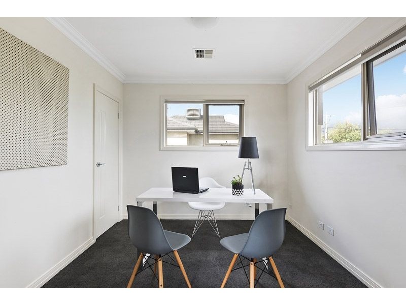 14 Summit Avenue, Oak Park VIC 3046