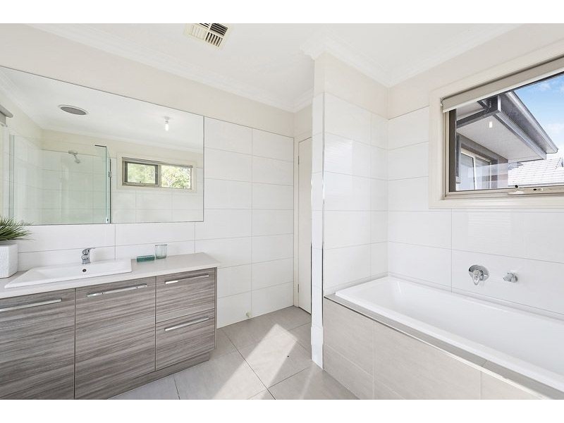 14 Summit Avenue, Oak Park VIC 3046