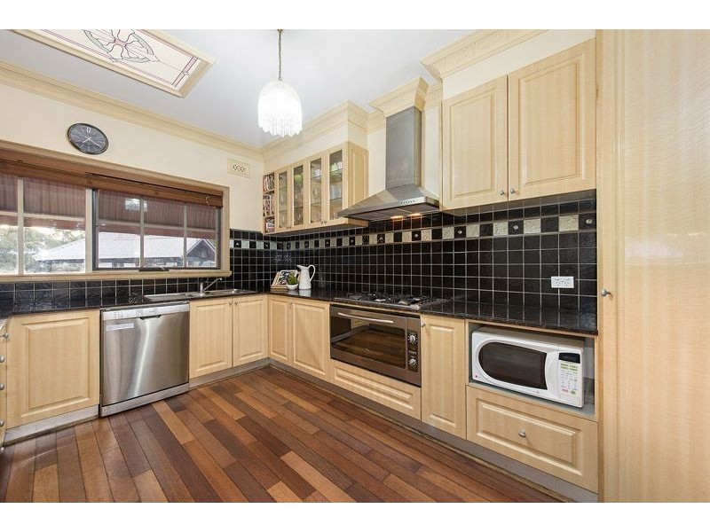 4 Athens Place, Oak Park VIC 3046