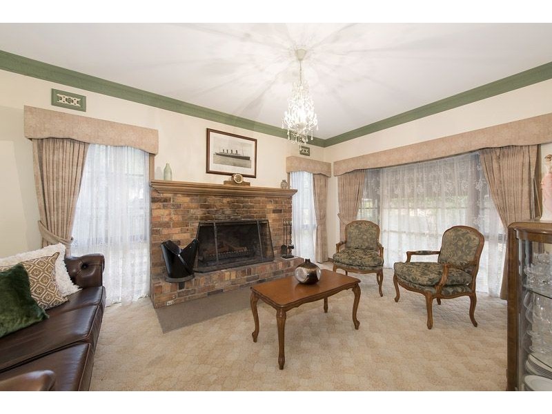 4 Athens Place, Oak Park VIC 3046