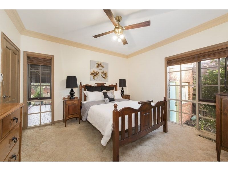 4 Athens Place, Oak Park VIC 3046