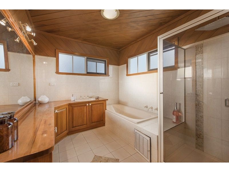 4 Athens Place, Oak Park VIC 3046