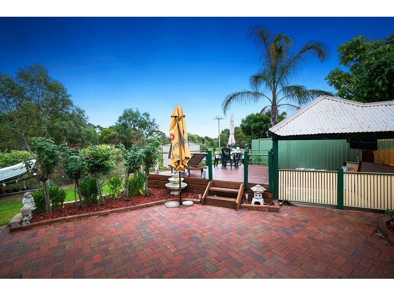 4 Athens Place, Oak Park VIC 3046