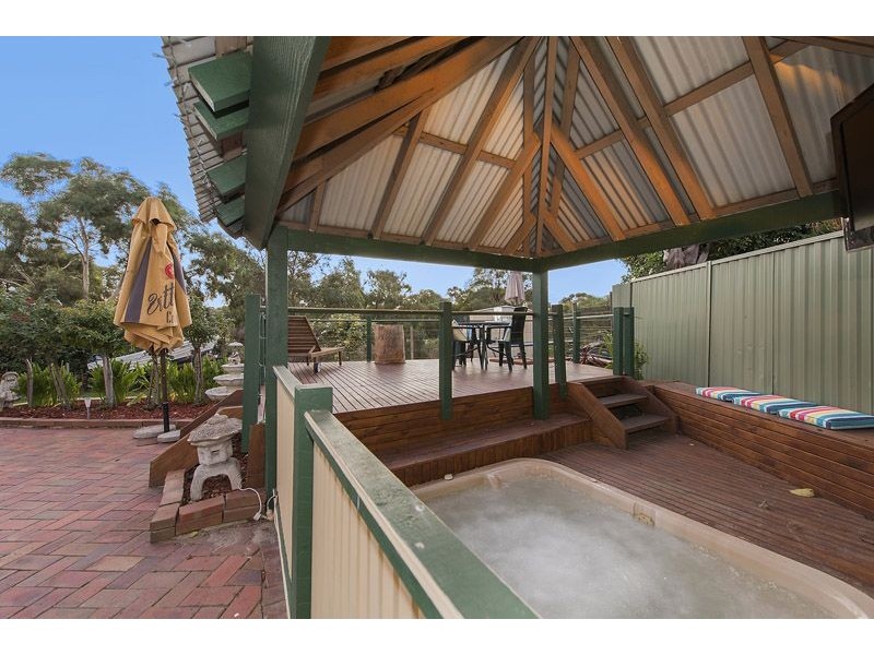 4 Athens Place, Oak Park VIC 3046