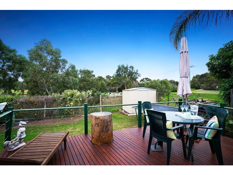 4 Athens Place, Oak Park VIC 3046