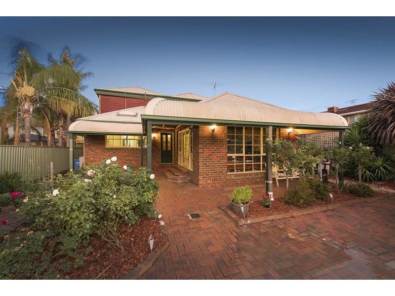 4 Athens Place, Oak Park VIC 3046