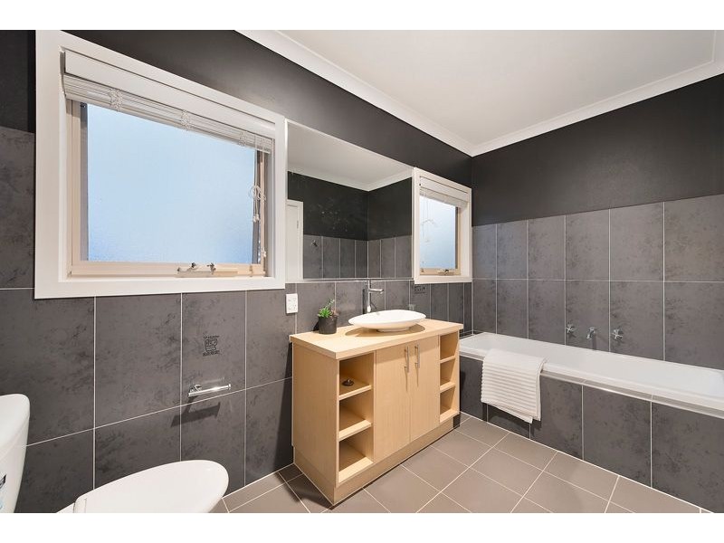 2/54 Watt Avenue, Oak Park VIC 3046