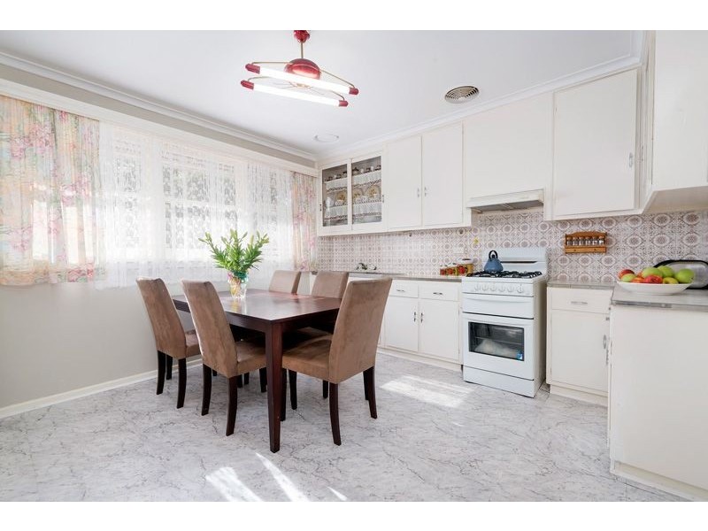 16 Valley Crescent, Glenroy VIC 3046