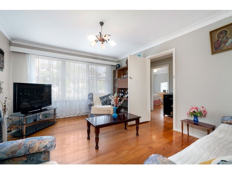 16 Valley Crescent, Glenroy VIC 3046