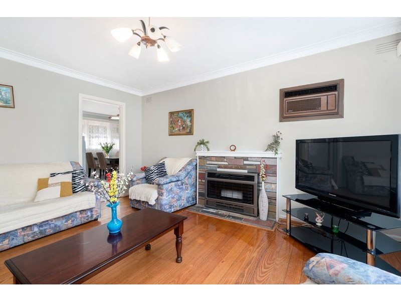 16 Valley Crescent, Glenroy VIC 3046