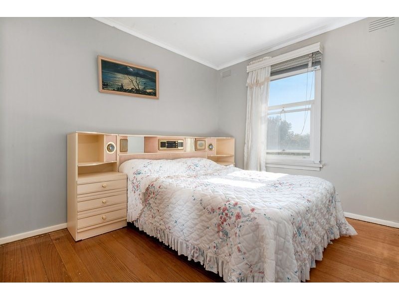 16 Valley Crescent, Glenroy VIC 3046