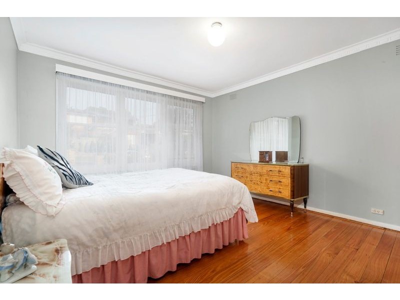 16 Valley Crescent, Glenroy VIC 3046