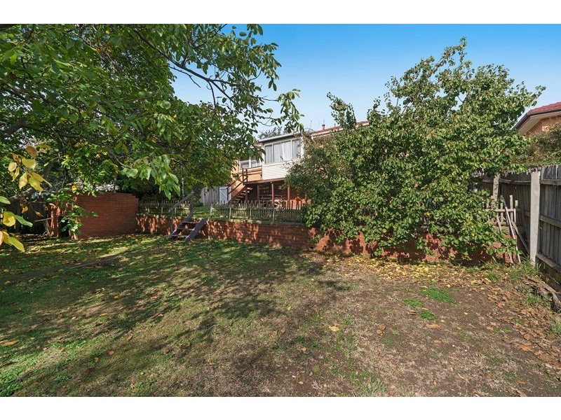 16 Valley Crescent, Glenroy VIC 3046