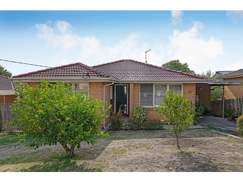 16 Valley Crescent, Glenroy VIC 3046