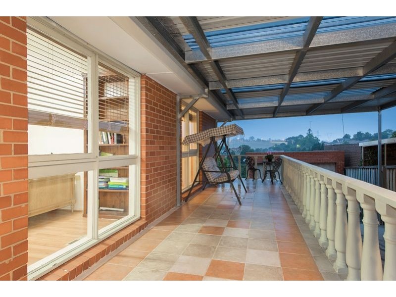 30 Valley Crescent, Glenroy VIC 3046