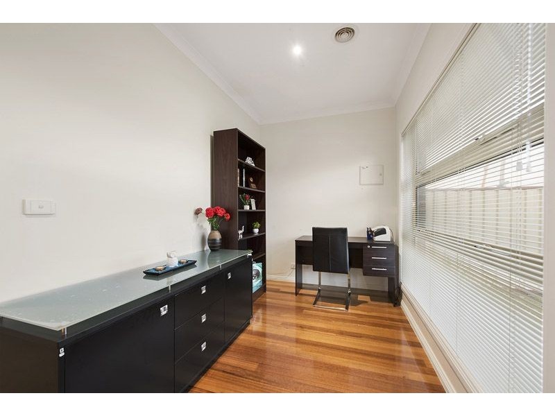 1/30 Gladstone Parade, Glenroy VIC 3046