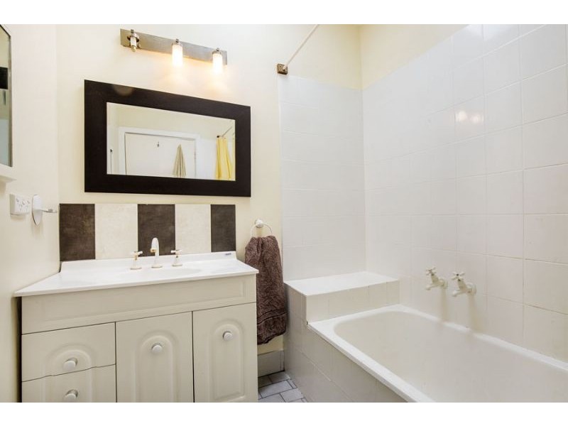 15 Curie Avenue, Oak Park VIC 3046