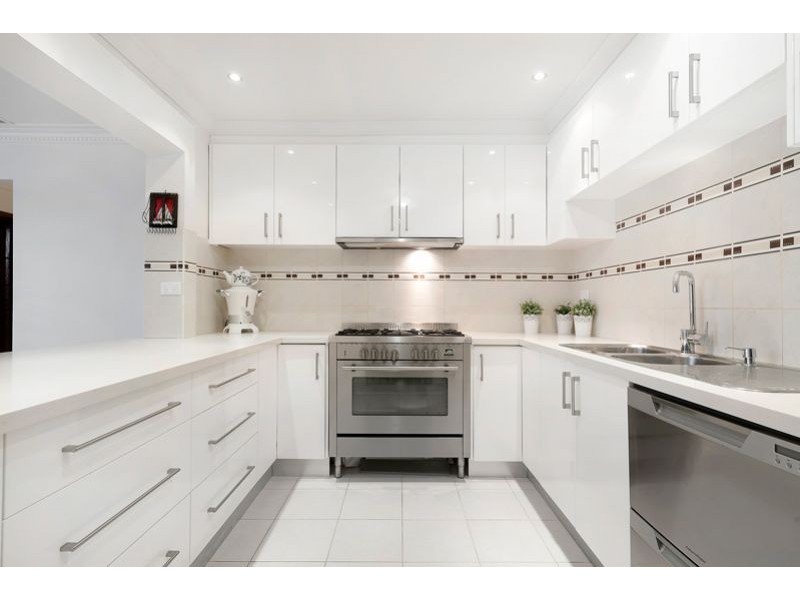 96 Valley Crescent, Glenroy VIC 3046