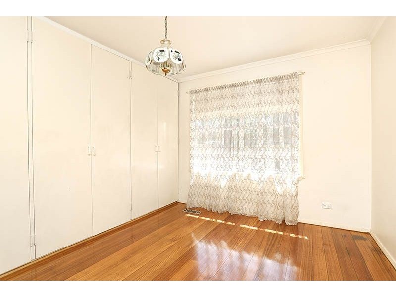 18 Bushfiled Cres, Coolaroo VIC 3048