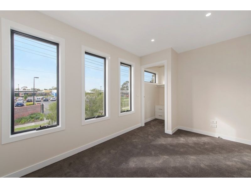 211 & 211A Hilton Street, Glenroy VIC 3046