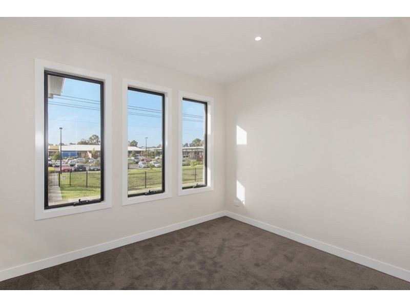 211 & 211A Hilton Street, Glenroy VIC 3046