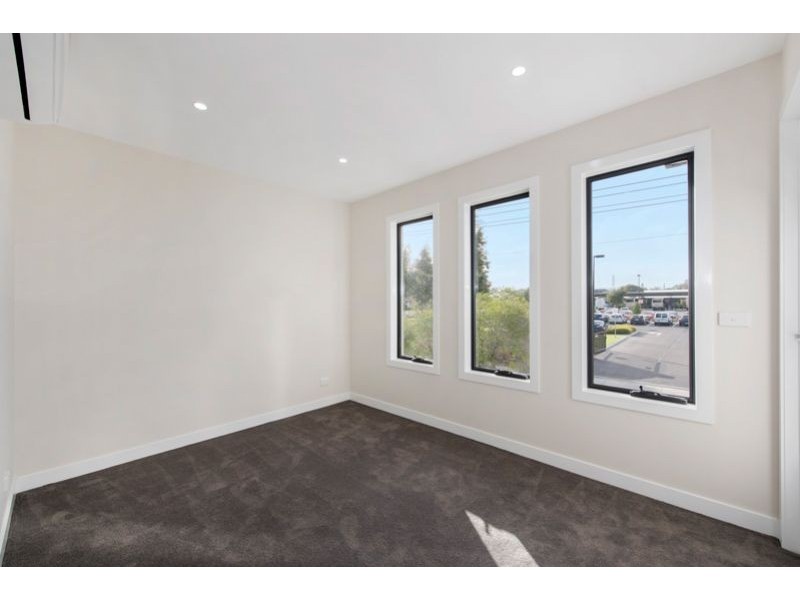 211 & 211A Hilton Street, Glenroy VIC 3046