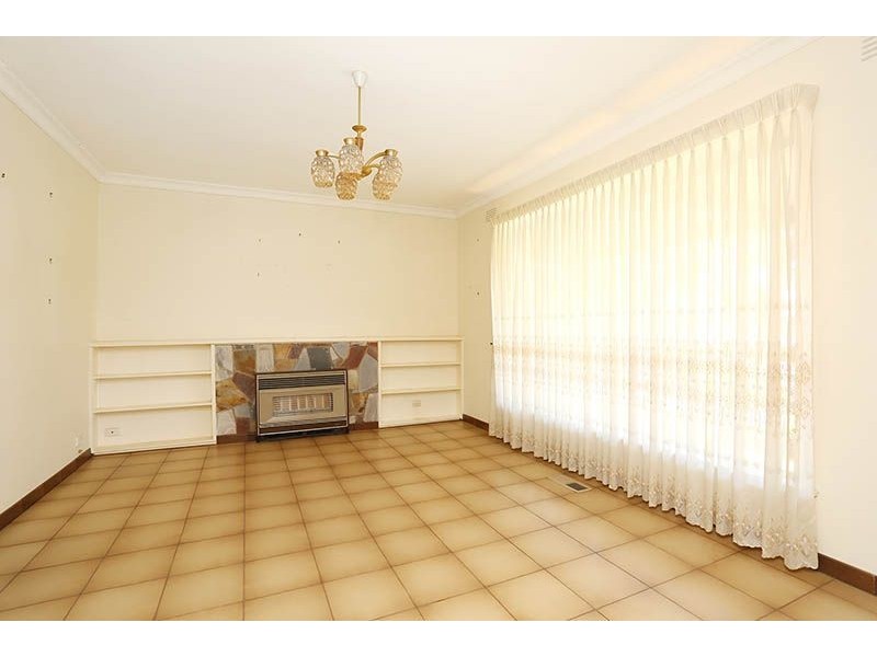 27 HUBERT AVENUE, Glenroy VIC 3046