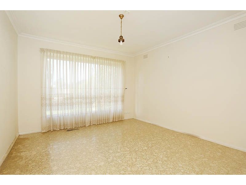 27 HUBERT AVENUE, Glenroy VIC 3046