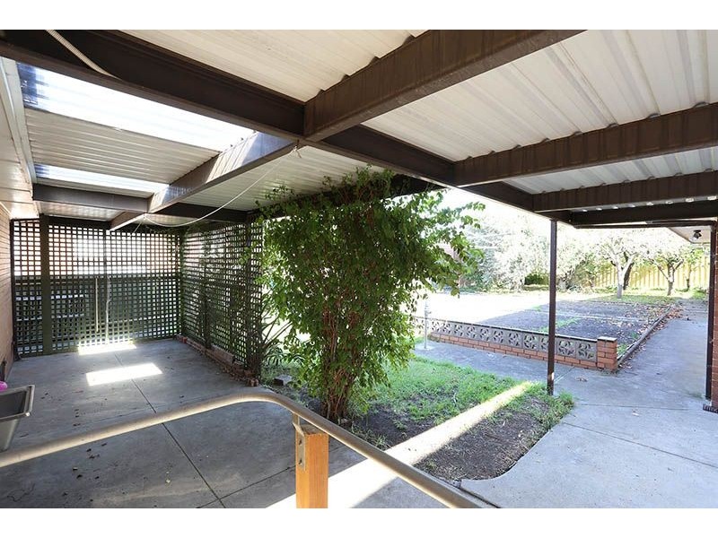 27 HUBERT AVENUE, Glenroy VIC 3046