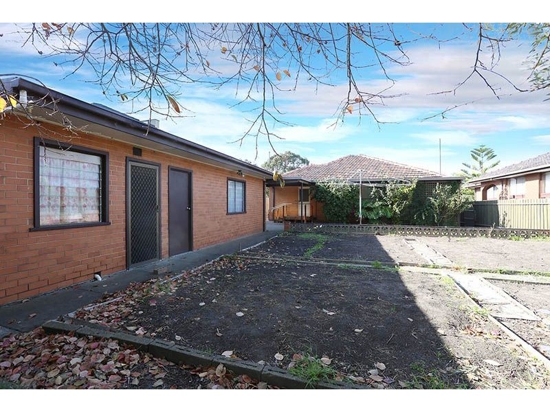 27 HUBERT AVENUE, Glenroy VIC 3046