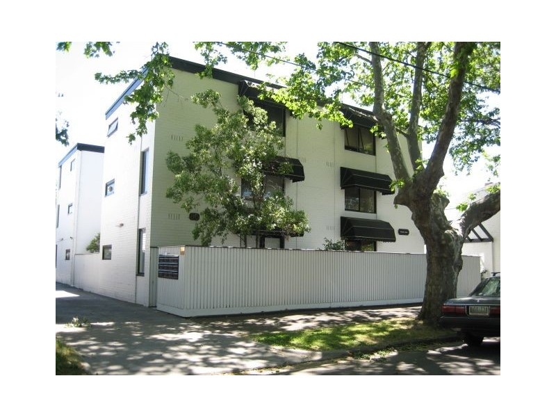 2/86 Rankins Road, Kensington VIC 3031