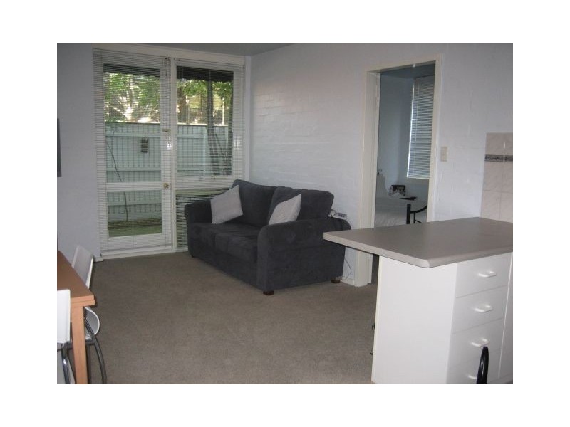 2/86 Rankins Road, Kensington VIC 3031