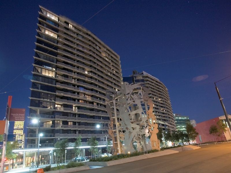 203/8 Waterview Walk, Docklands VIC 3008