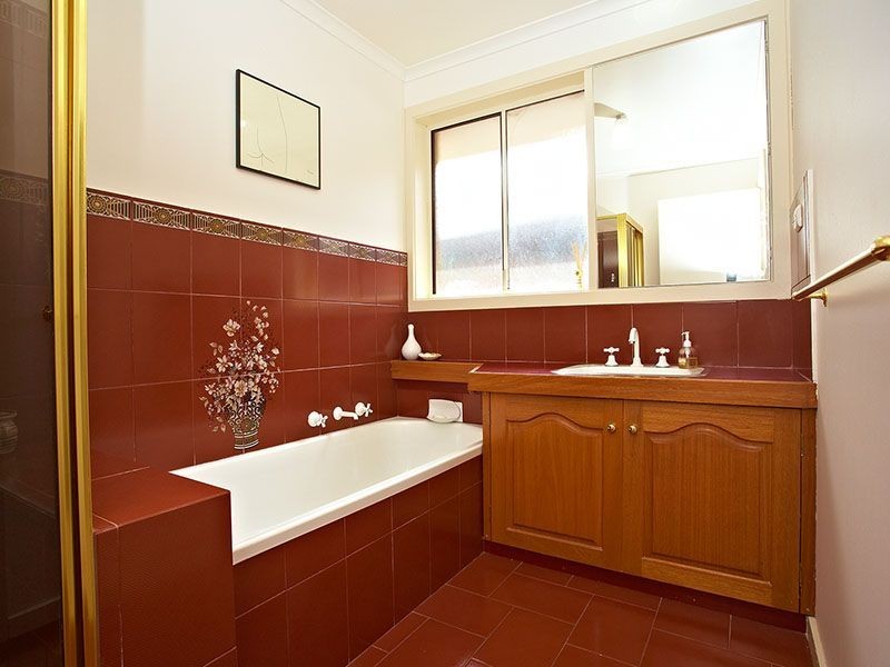 27 Simmons Drive, Altona VIC 3018