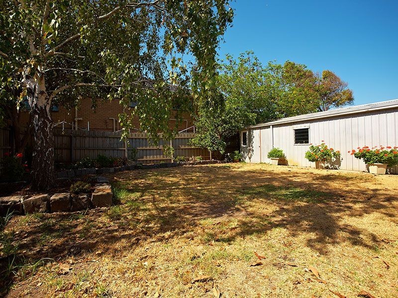 27 Simmons Drive, Altona VIC 3018