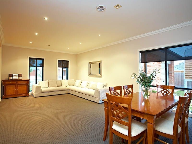 5 Sand Drift Walk, Sanctuary Lakes VIC 3030